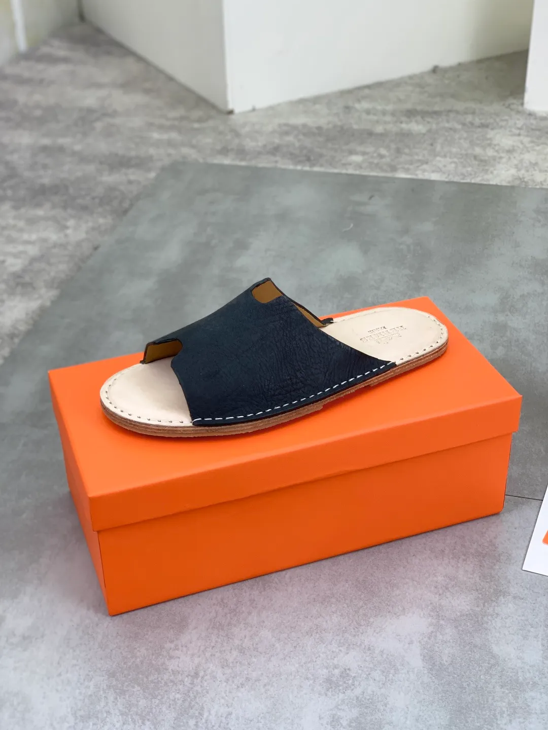 Men's men's shoes 💰P360 new model (genuine leather outsole series) new colors are coming simultaneously on the official website [HERMES] Hermès series: original development, original anatomy display, exclusive outsole [Material] Sole: original genuine leather sole with cow essence film 🌸. Fabric Original calfskin Lining: Imported cowhide, delicate and soft Code number: 38-44